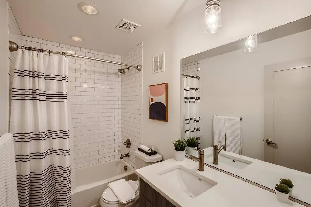 Upscale Townhome W/ Stunning Rooftop Views دنفر