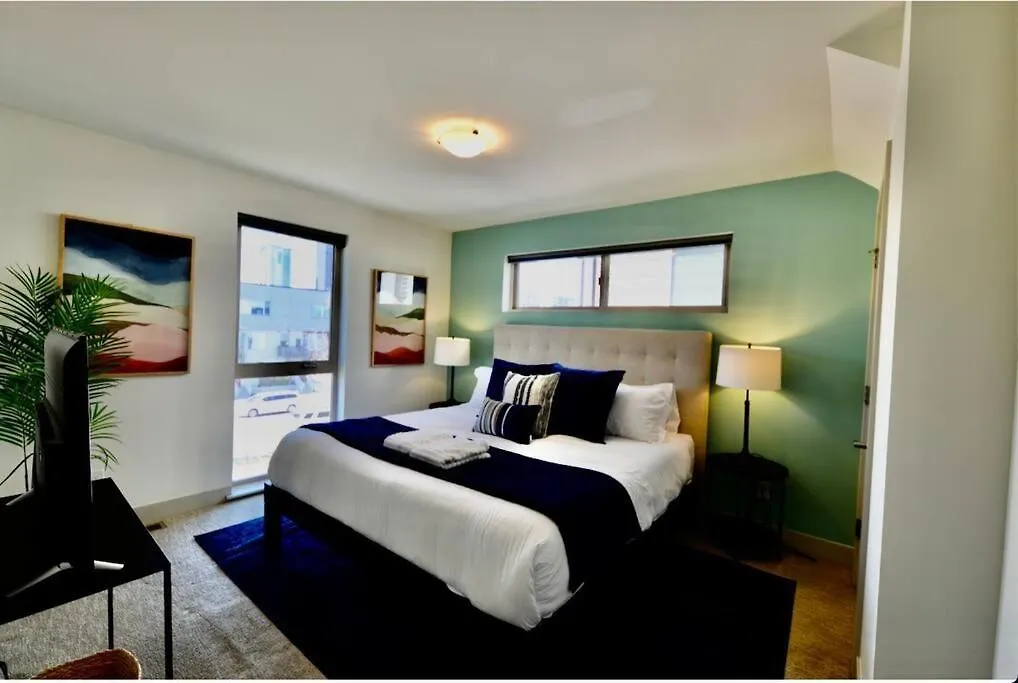Upscale Townhome W/ Stunning Rooftop Views دنفر بيت للعطل