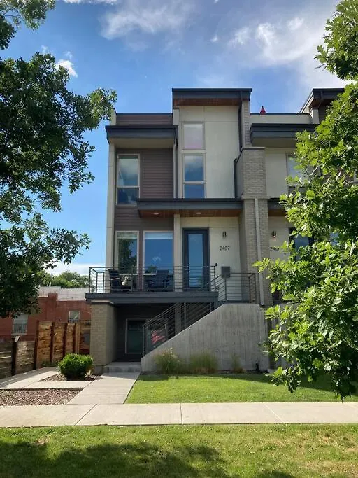 Upscale Townhome W/ Stunning Rooftop Views دنفر بيت للعطل